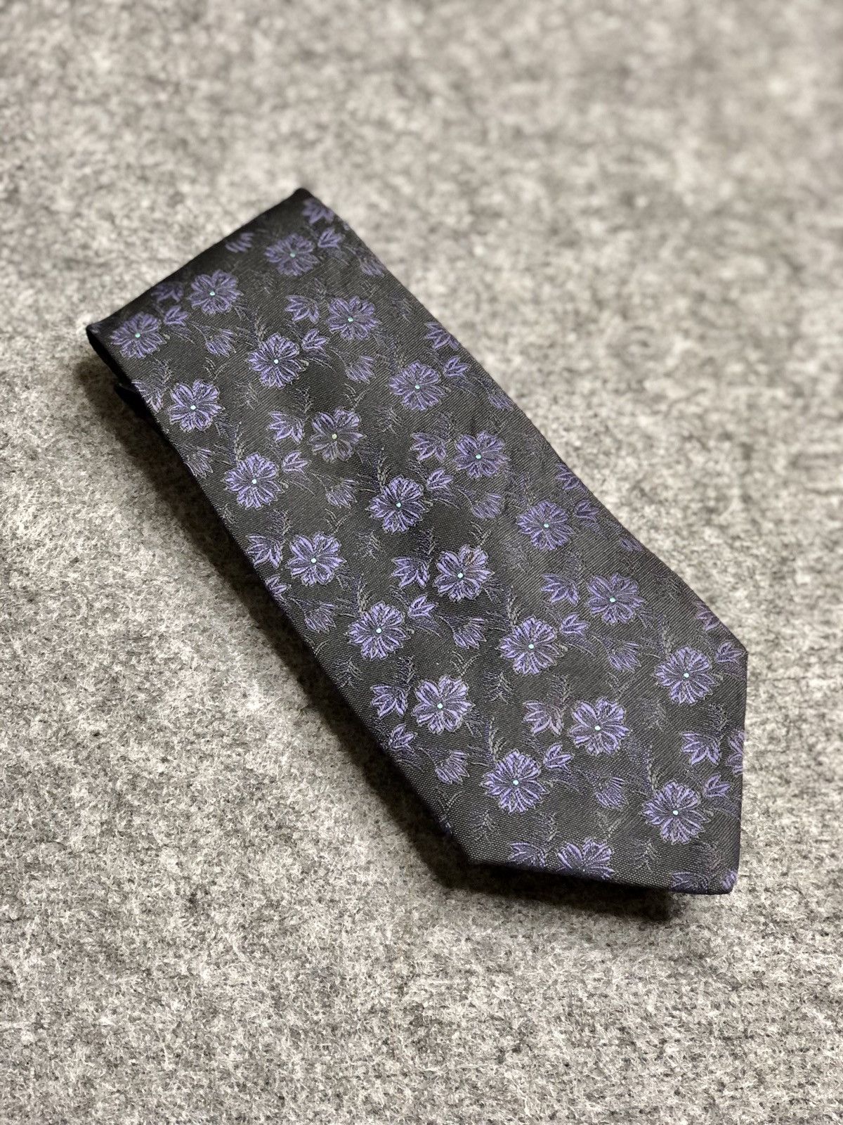 ungaro tie