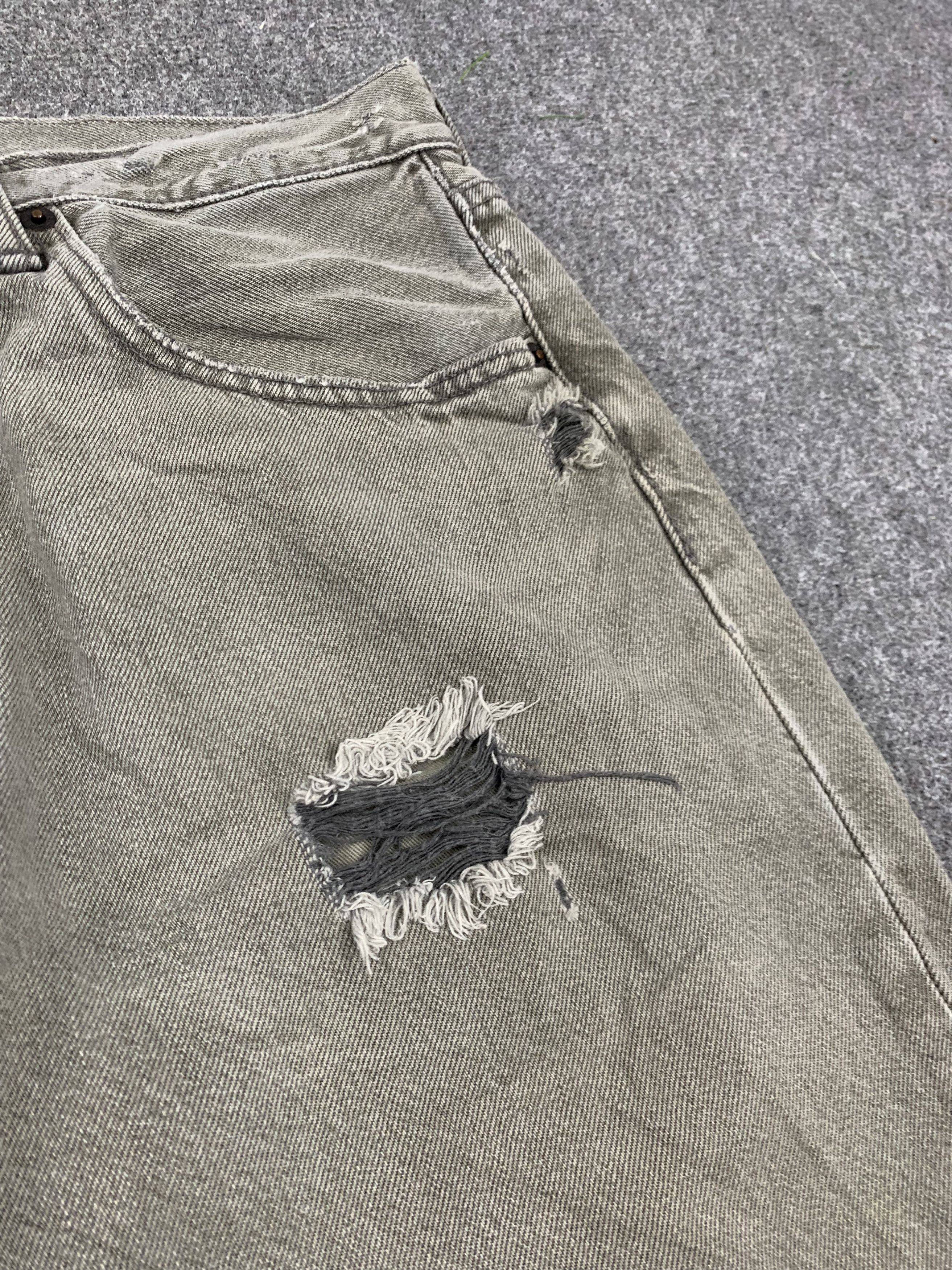 Levi's × Vintage Ripped Distressed Vintage Levis 501 Faded Black Jeans Size US 35 - 7 Thumbnail