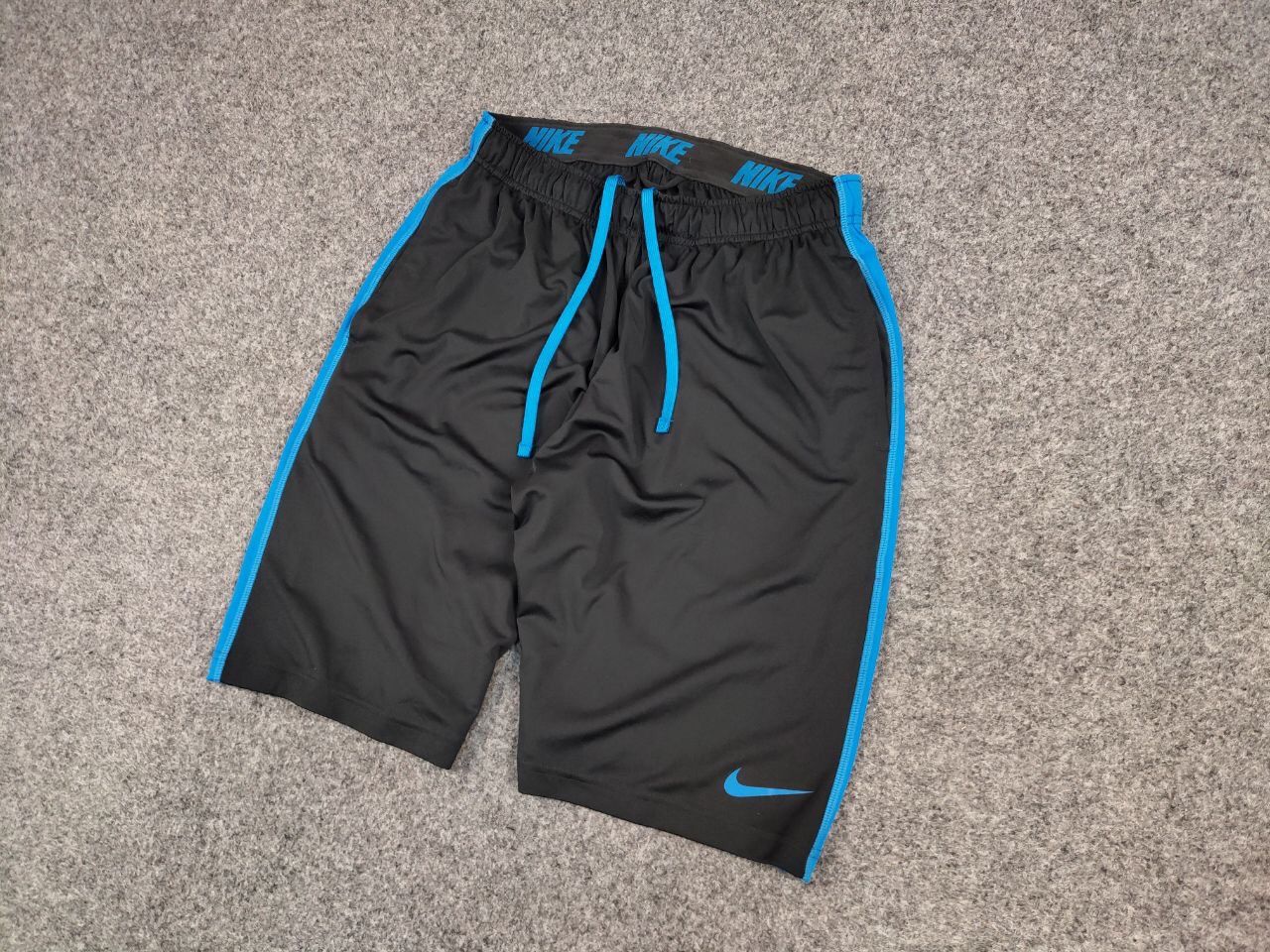 Nike Vintage Nike Shorts Grey Logo swoosh casual Y2K Streetwear Size US 34 / EU 50 - 3 Thumbnail