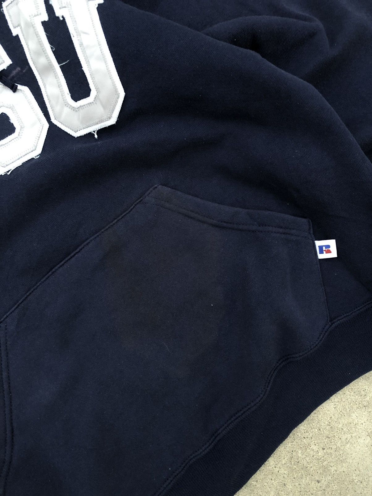 Russell Athletic × Vintage Vintage Boxy Russell Athletic Distressed Hoodie 90s Size US S / EU 44-46 / 1 - 7 Thumbnail