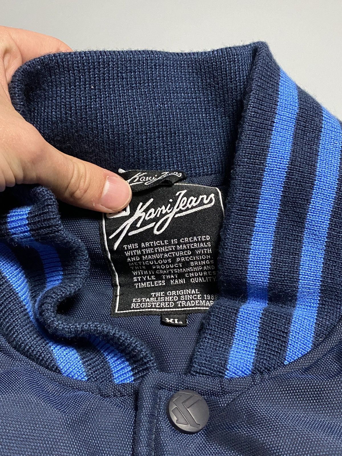 Karl Kani Karl Kani vintage big embroidered logo puffer bomber Size US XL / EU 56 / 4 - 7 Thumbnail