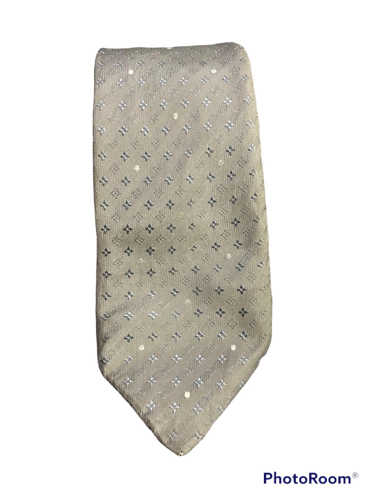 Louis Vuitton Louis Vuitton Monogram Grey Silk Logo Tie Size ONE SIZE - 10 Thumbnail