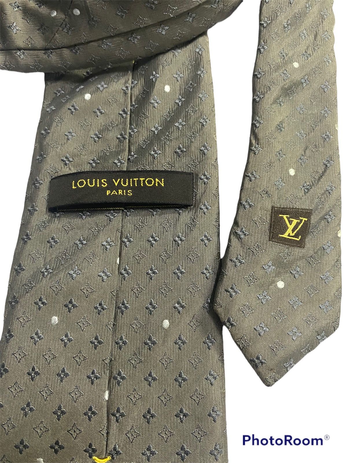Louis Vuitton Louis Vuitton Monogram Grey Silk Logo Tie Size ONE SIZE - 8 Thumbnail