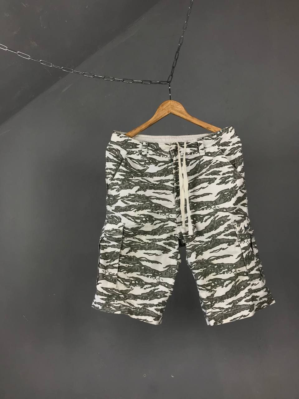 Vintage Nike swoosh streetwear vintage cargo vintage 10R shorts Size US 32 / EU 48 - 1 Thumbnail