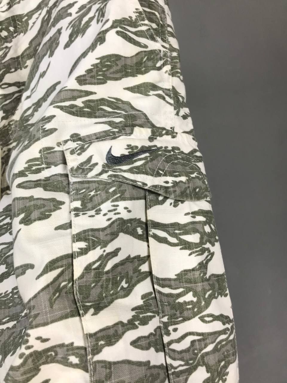 Vintage Nike swoosh streetwear vintage cargo vintage 10R shorts Size US 32 / EU 48 - 5 Thumbnail