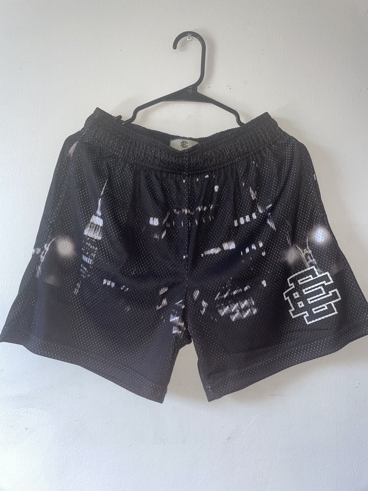 Eric emanuel black white skyline store short