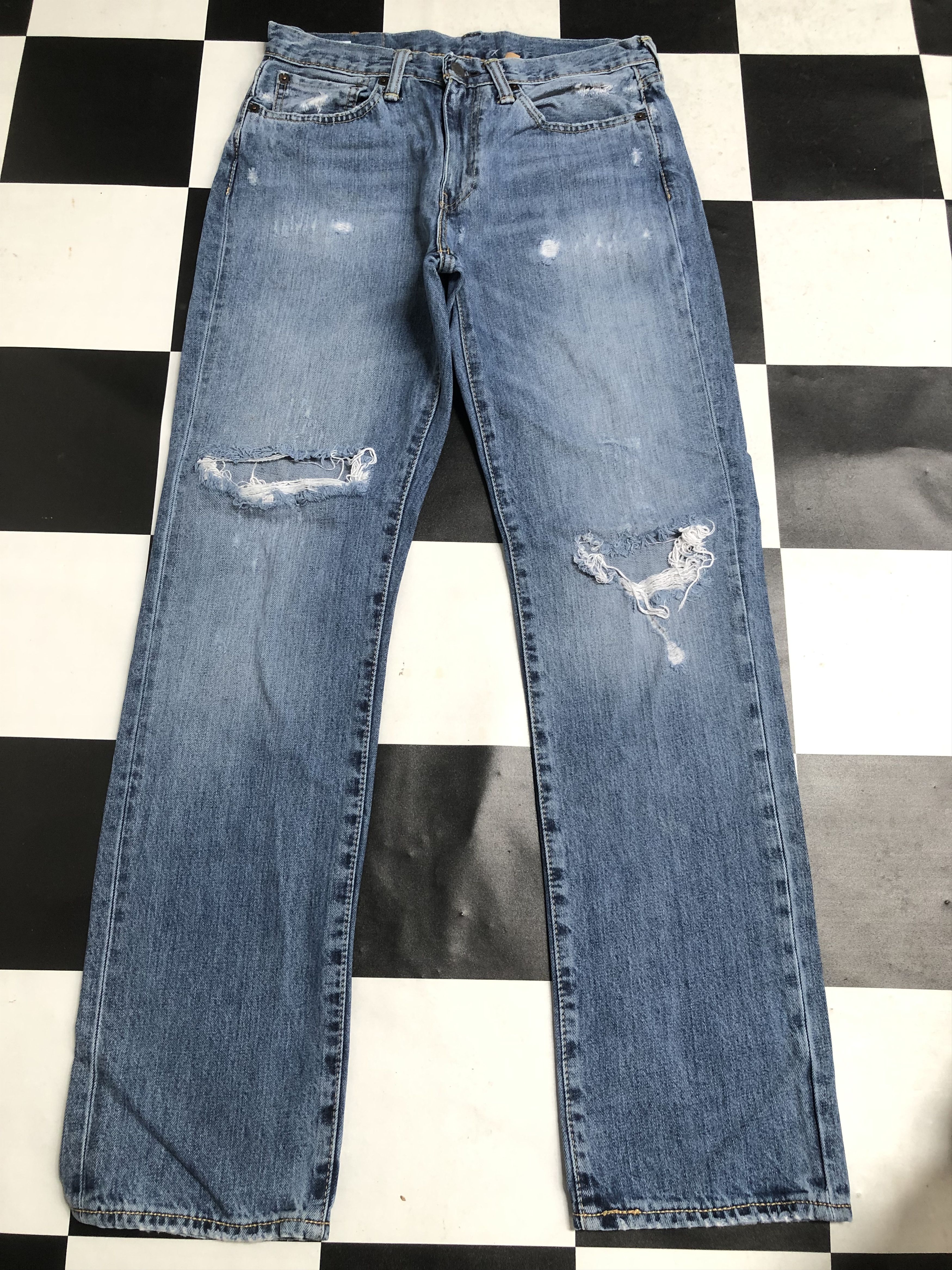 Vintage Levis 514 Distressed Denim Jeans L310