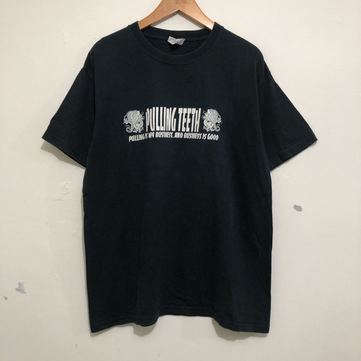 Vintage Vintage 00s Pulling Teeth Pulling Is My Business T-Shirt Size US L / EU 52-54 / 3 - 3 Thumbnail