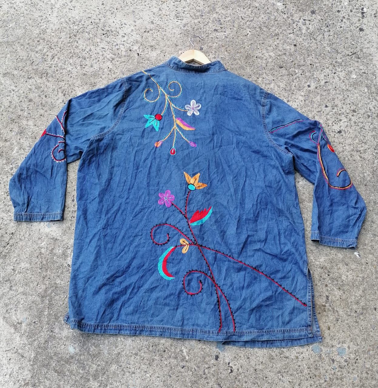 Indigo Indigo Moon Womenwear Embroidered Floral Longsleeve Denim Size ONE SIZE - 2 Thumbnail