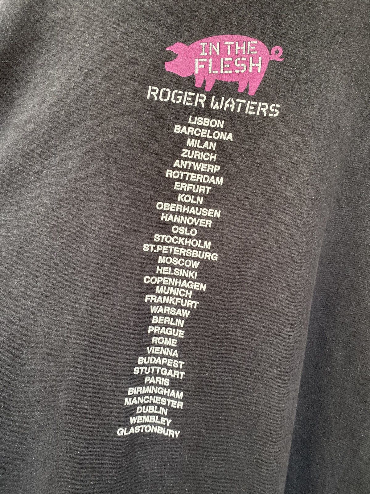 Vintage Vintage 2002 Roger Waters In The Flesh Tour T-Shirt Size US XL / EU 56 / 4 - 4 Thumbnail