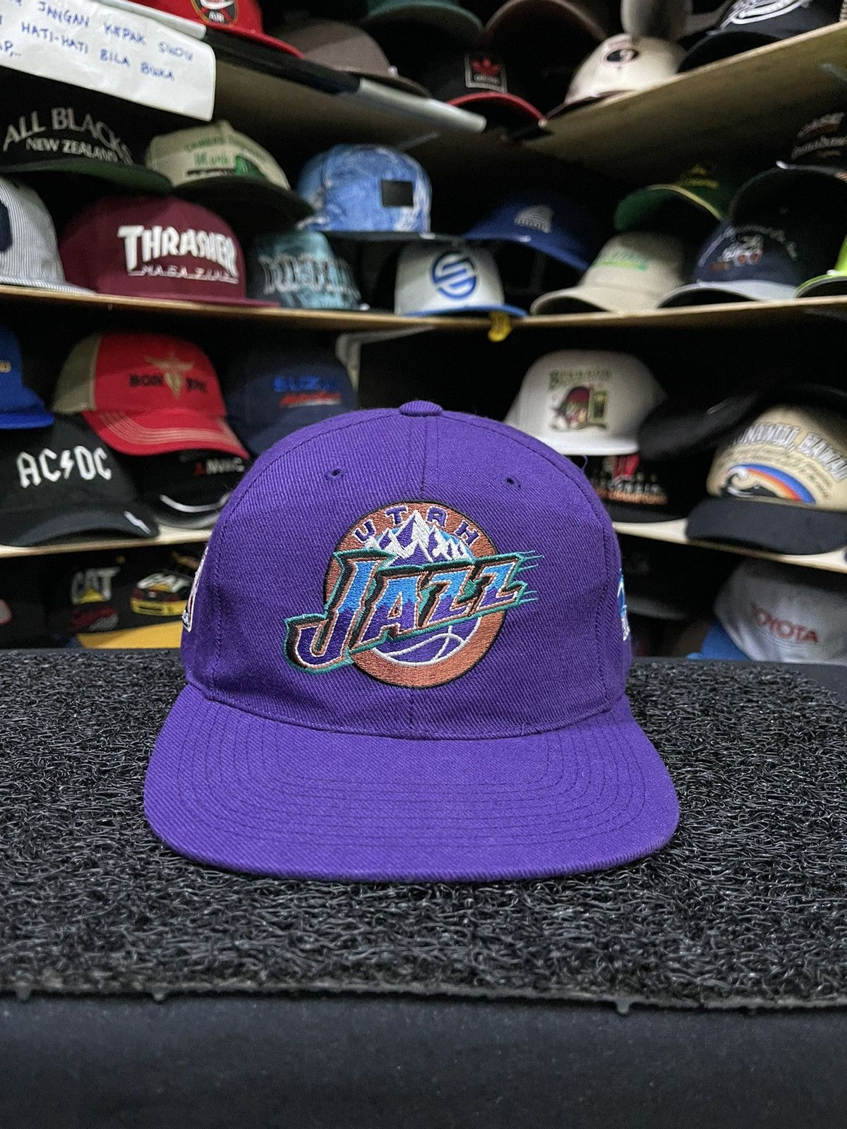 Vintage RARE Utah Jazz SnapBack hat Sports store Specialties