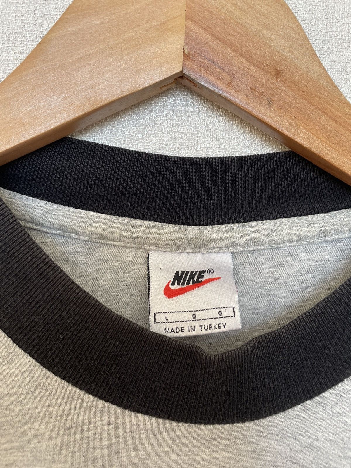Nike Nike Vintage T Shirt big logo swoosh Size US L / EU 52-54 / 3 - 6 Thumbnail