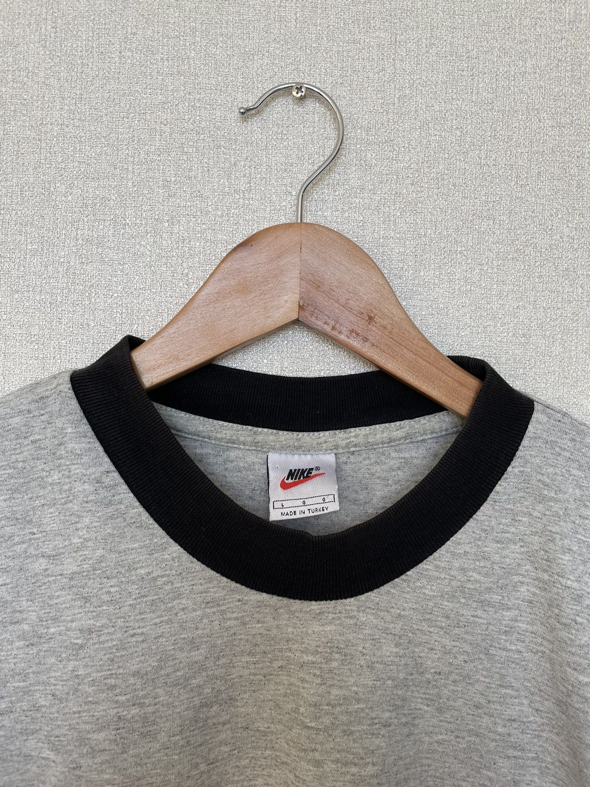 Nike Nike Vintage T Shirt big logo swoosh Size US L / EU 52-54 / 3 - 3 Thumbnail