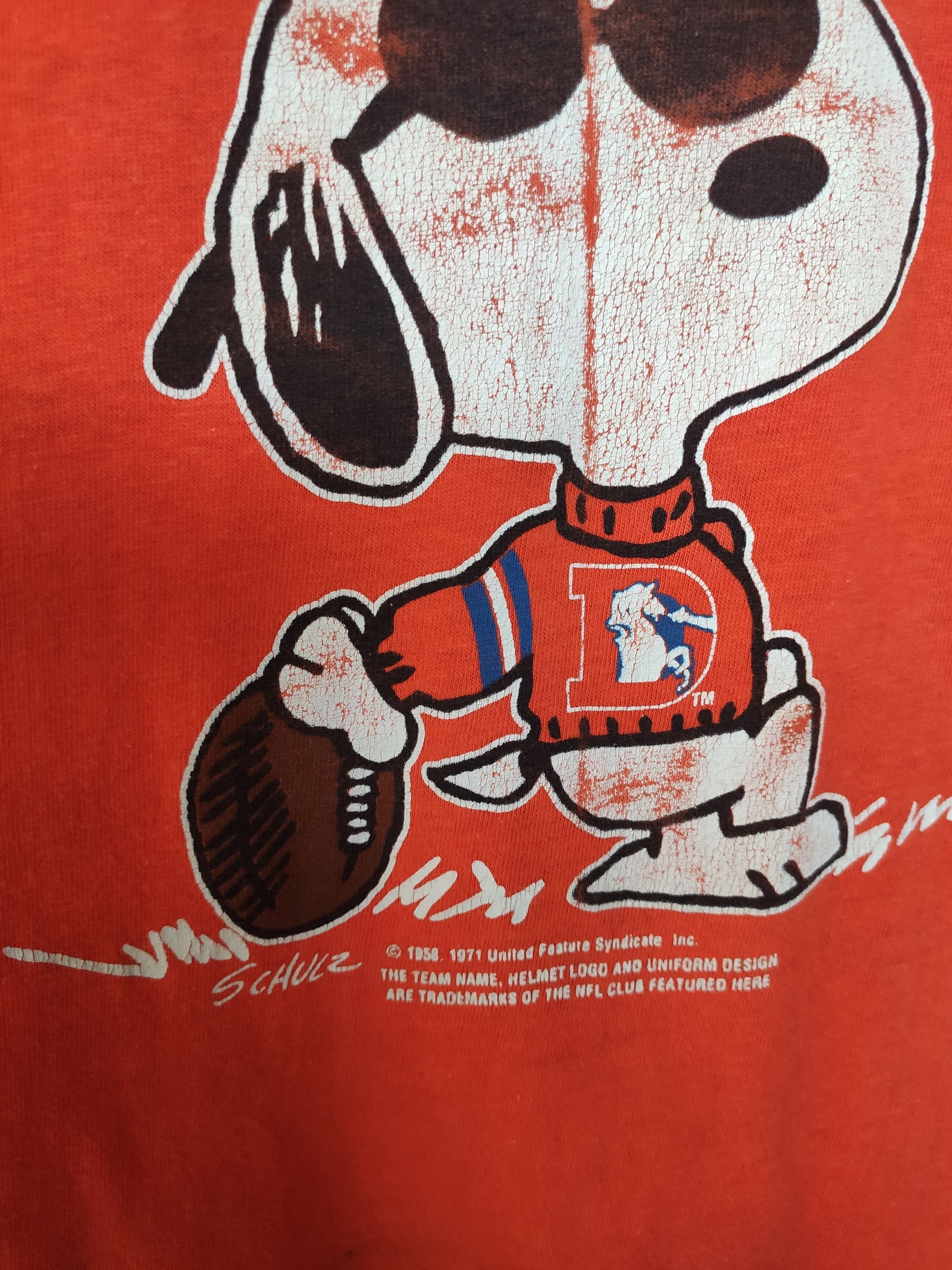 Peanuts 🔥 Vintage 70s Vintage Denver Broncos Schulz Snoopy t shirt Size US L / EU 52-54 / 3 - 5 Thumbnail