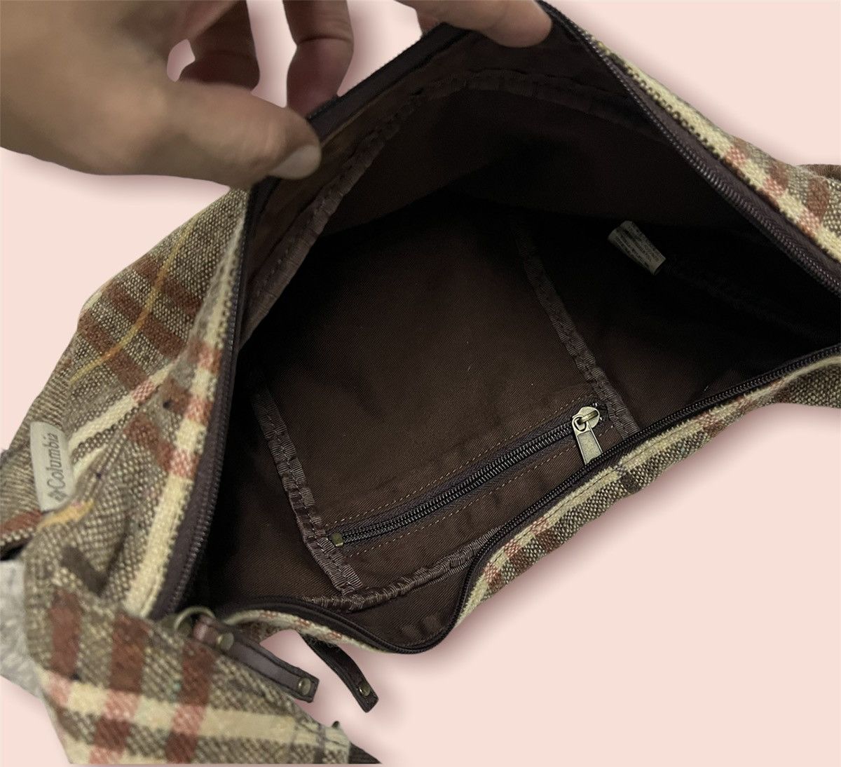 Columbia × Vintage VINTAGE COLUMBIA PLAIN BANANA CROSSBODY BAG Size ONE SIZE - 10 Thumbnail