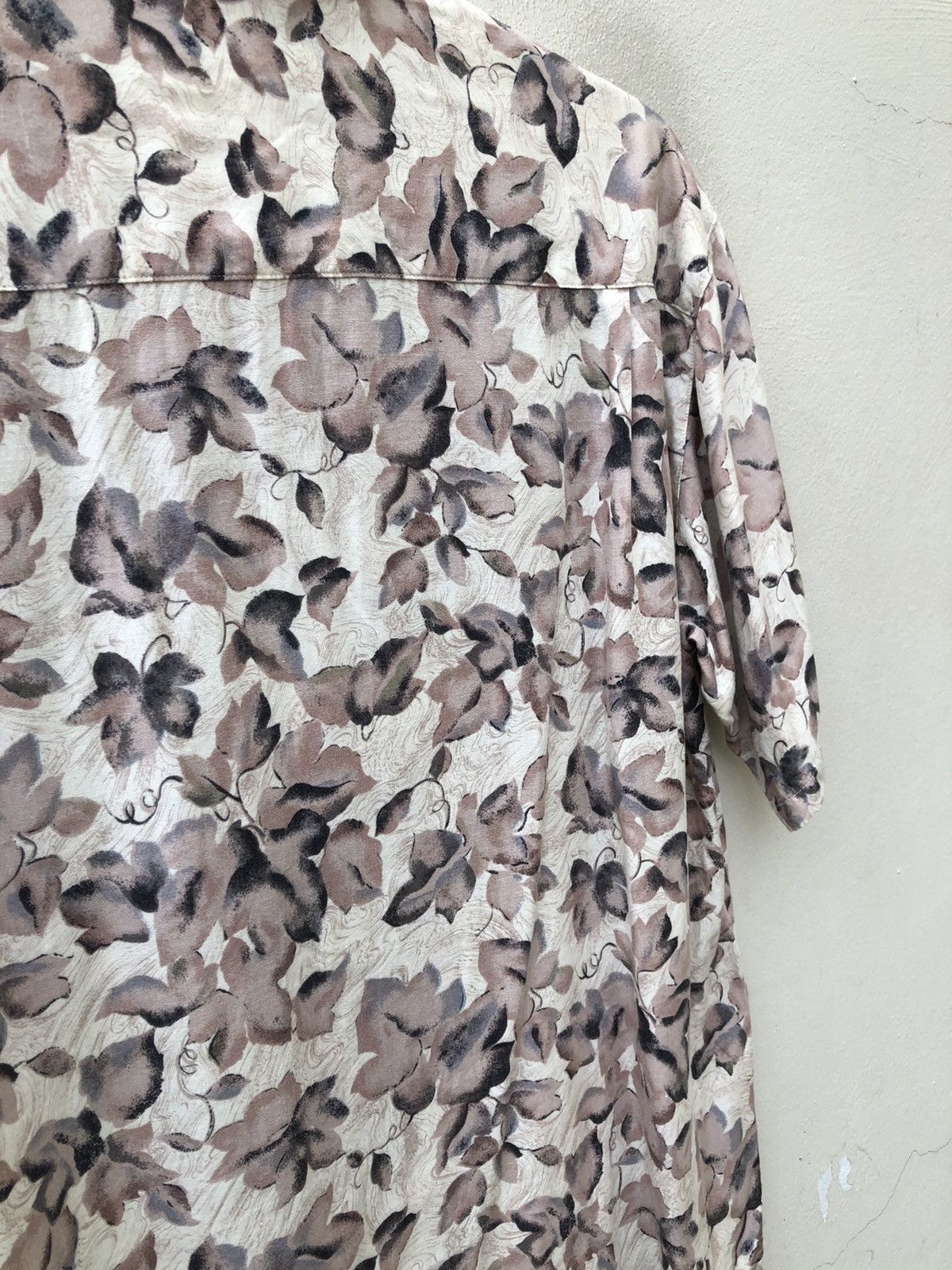 Vintage Vintage 90s Public Boy Japan Leaves Hawaiian Rayon Shirt Size US L / EU 52-54 / 3 - 11 Thumbnail
