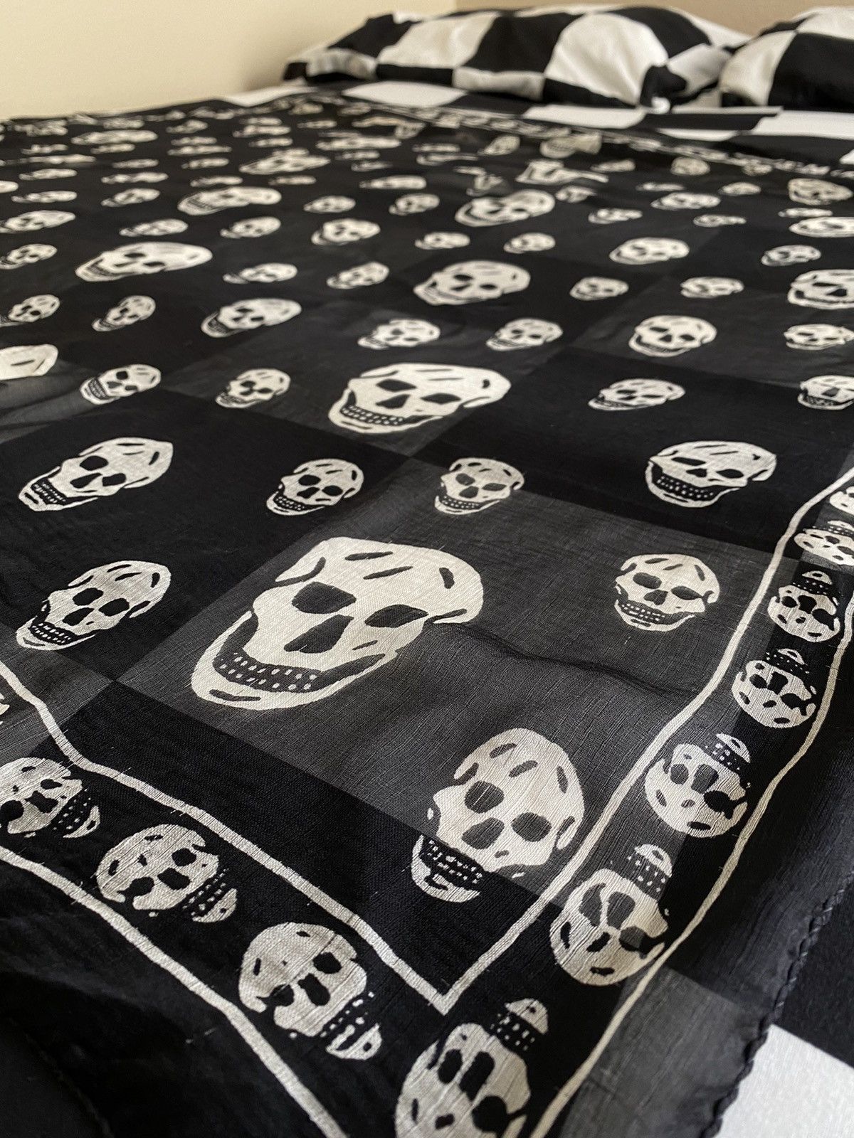 Alexander McQueen Classic Skull Scarf Size ONE SIZE - 8 Thumbnail