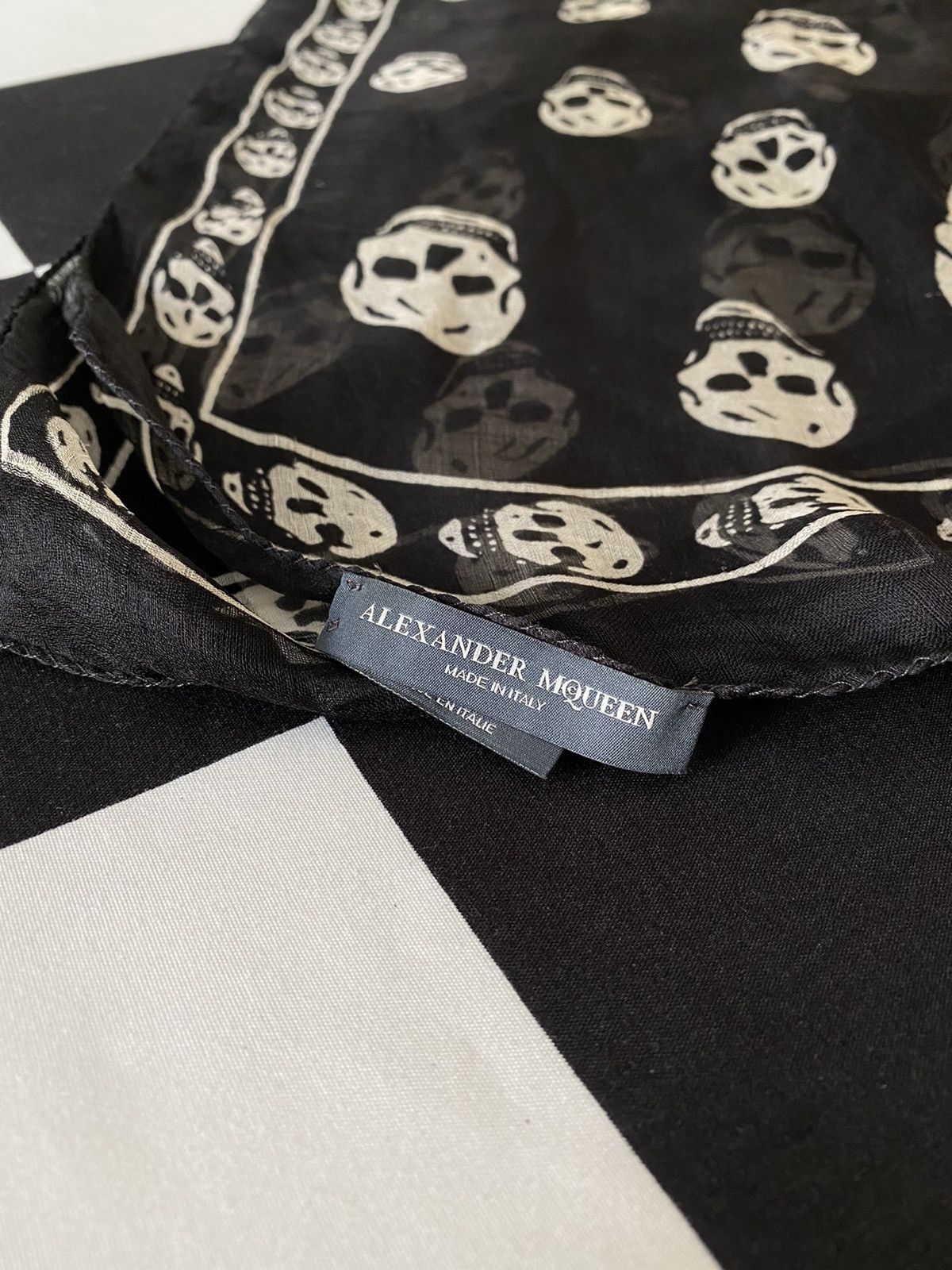 Alexander McQueen Classic Skull Scarf Size ONE SIZE - 6 Thumbnail