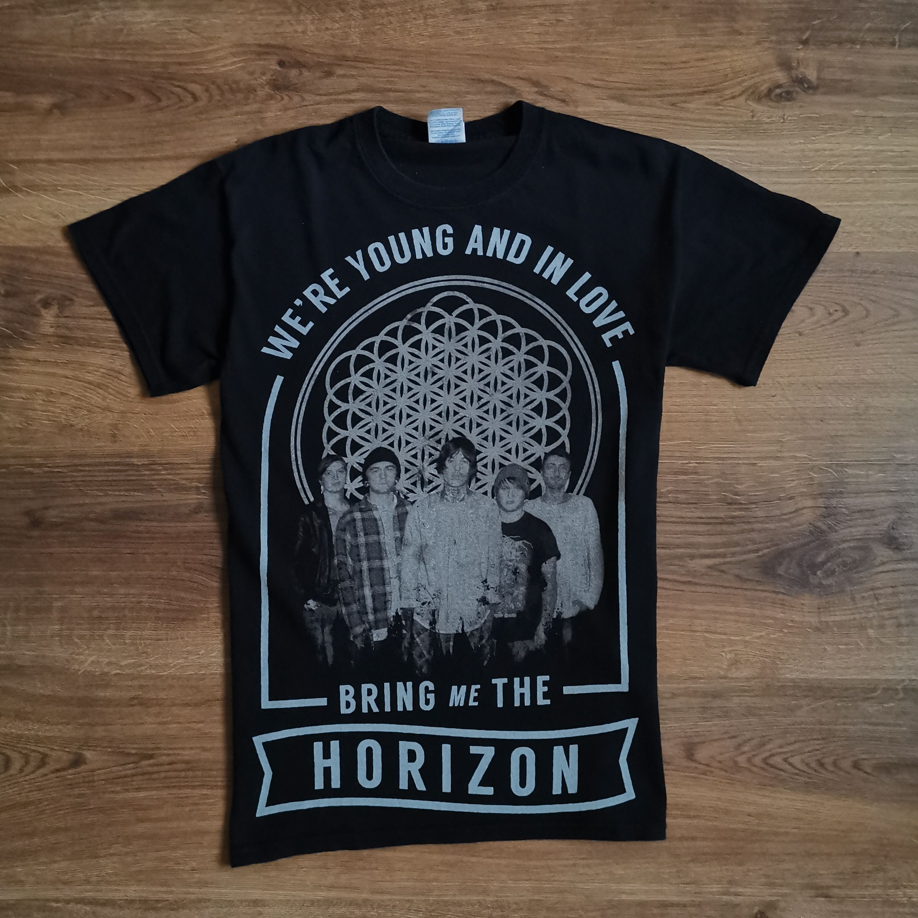 Gildan Bring me the Horizon We're young and in love