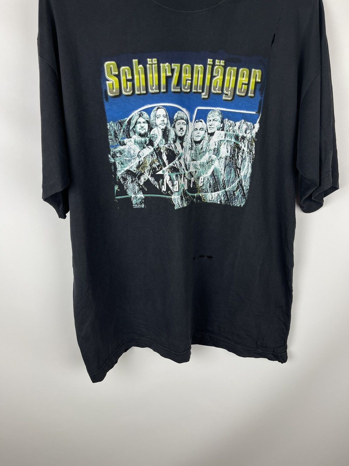 Band Tees Vintage 1998 Schürzenjäger Jahre album band tee shirt Size US L / EU 52-54 / 3 - 3 Thumbnail