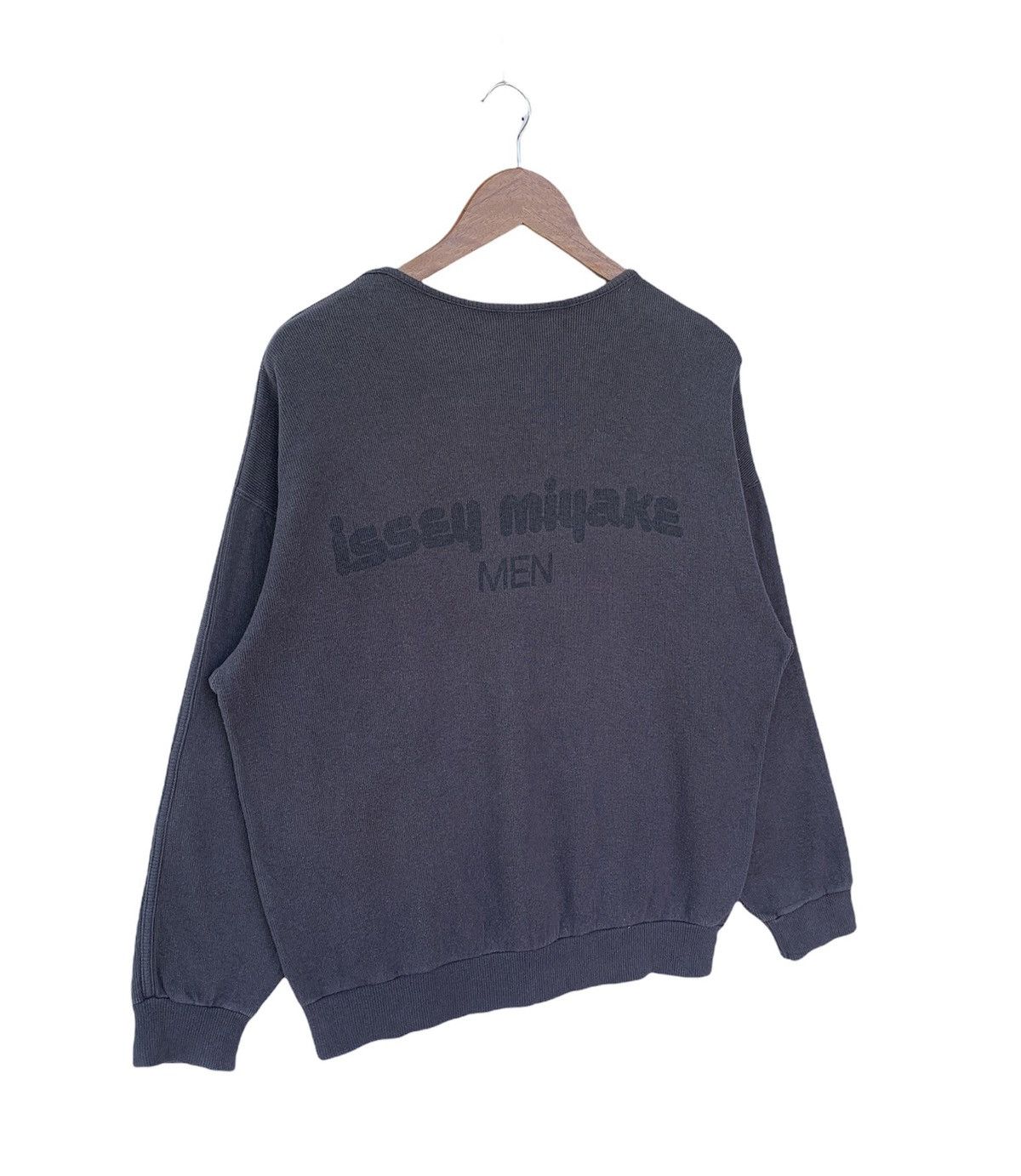 Issey Miyake × Vintage ‼️SOLD‼️Vintage 80s Issey Miyake Men Sweatshirt Big Logo Size US L / EU 52-54 / 3 - 2 Thumbnail