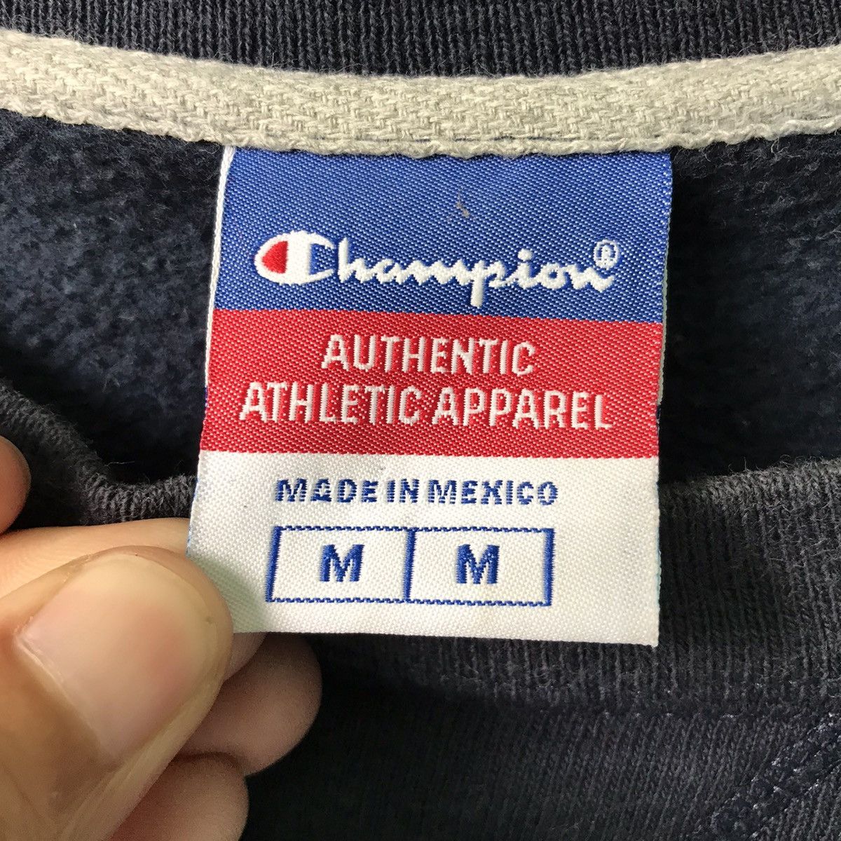 Champion Vintage Champion Crewneck Sweatshirt size M Size US M / EU 48-50 / 2 - 8 Thumbnail