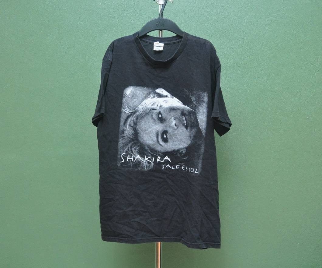 Band Tees Vintage Shakira Sale El Sol Tour 2010 Shirt Size US L / EU 52-54 / 3 - 1 Thumbnail
