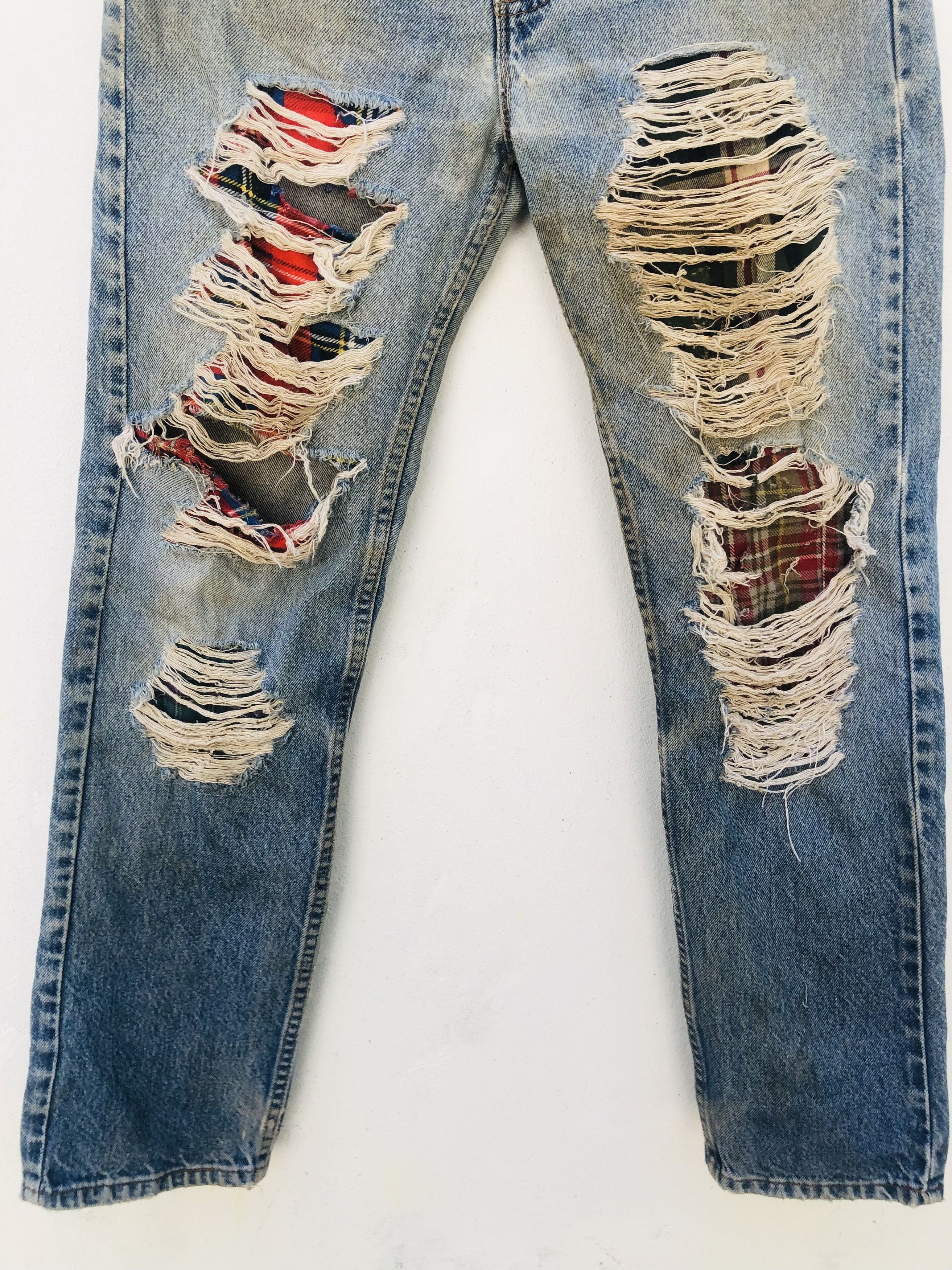 Levi's Vintage Clothing Vintage Levis Distressed Nirvana Kurt Cobain Fashion Style Size US 30 / EU 46 - 4 Thumbnail