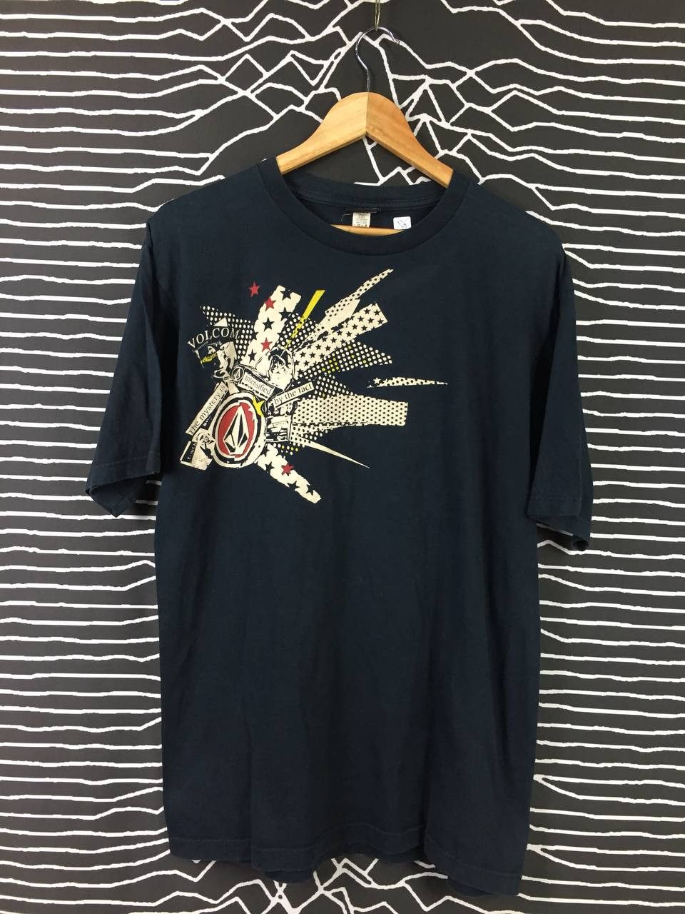 Volcom Vtg 90s 00s Volcom Punk Graphics Skate Tees Size US L / EU 52-54 / 3 - 1 Thumbnail