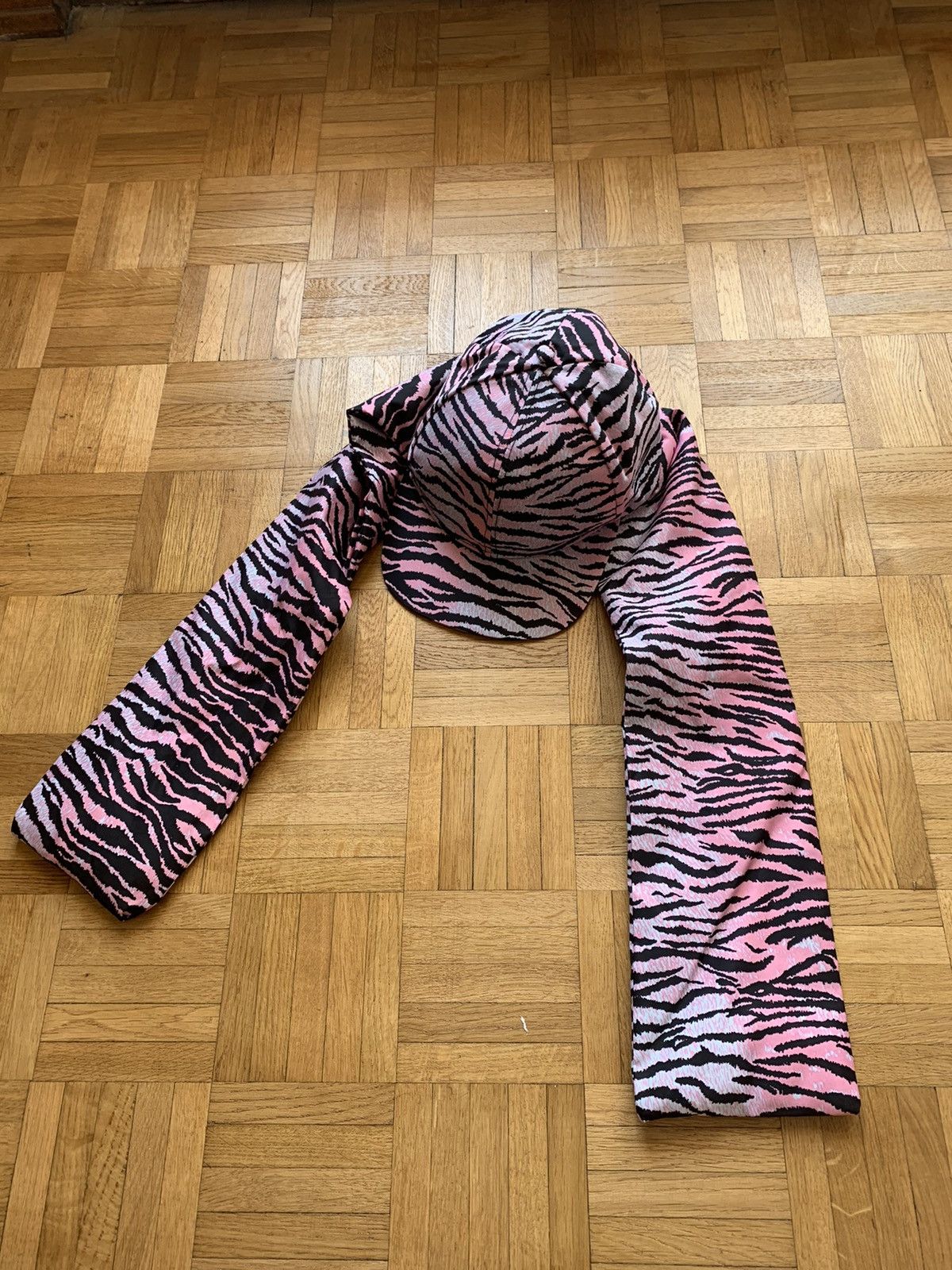 H&M × Kenzo Kenzo x H&M Zebra Knot Hat Size ONE SIZE - 3 Thumbnail