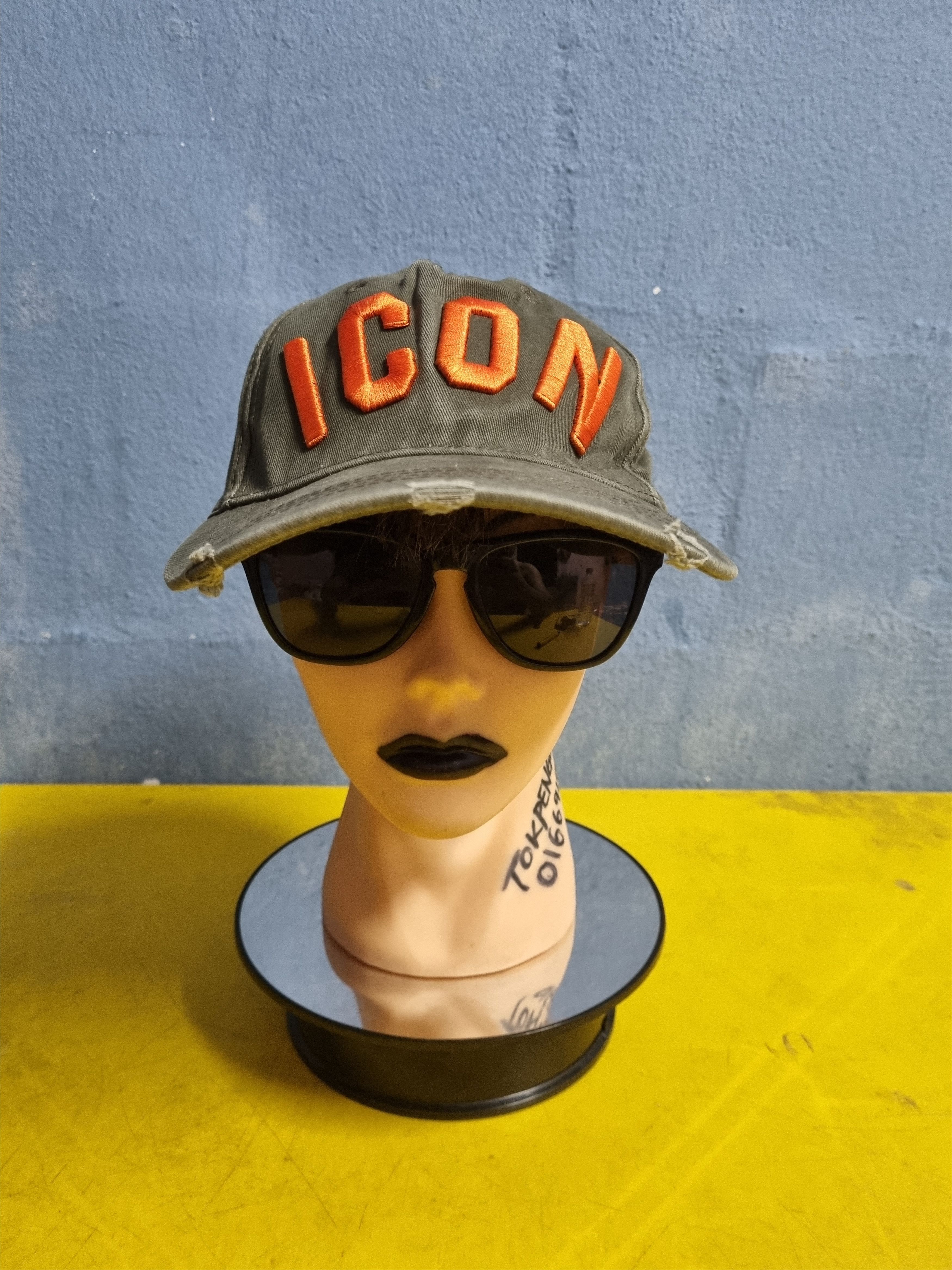 Designer × Dsquared2 Dsquared Icon Hat x Designer Size ONE SIZE - 1 Thumbnail