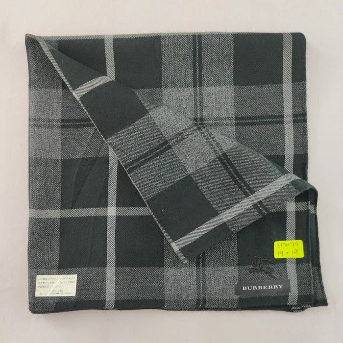 Burberry New Handkerchief/ Neckerchief/ Bandana - 3F2177 Size ONE SIZE - 1 Thumbnail