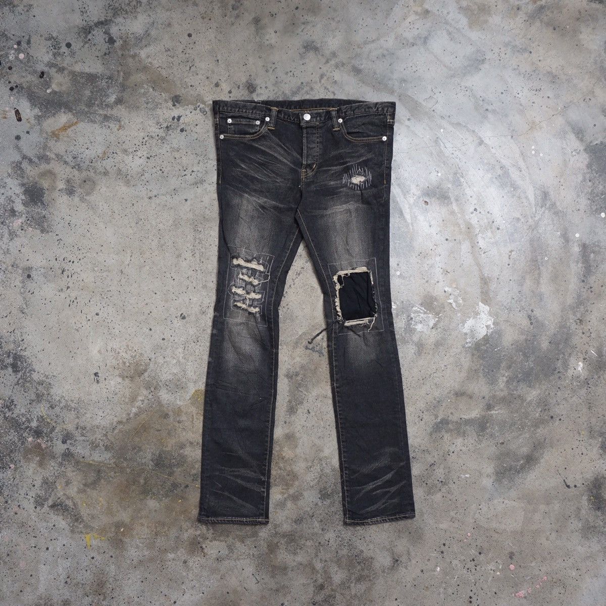 SWAGGER Ripped Jeans