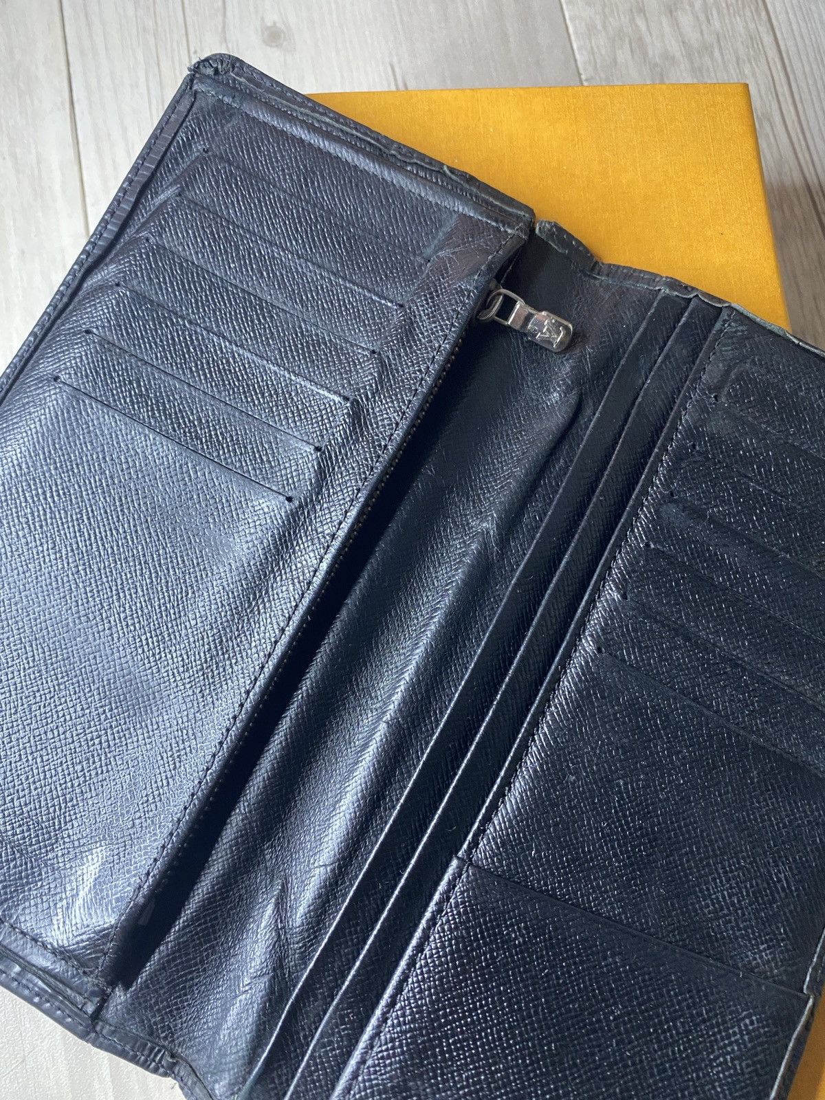 Louis Vuitton Louis Vuitton Epi leather wallet Size ONE SIZE - 8 Thumbnail