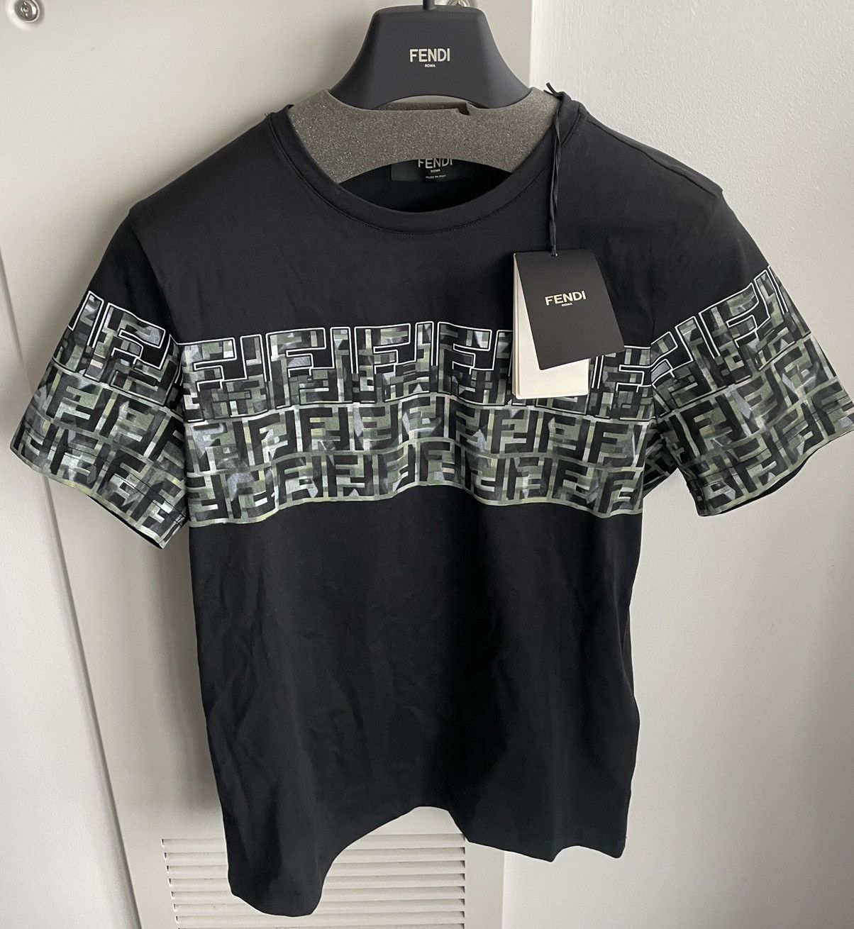 Fendi Brand New Super Runway Fendi FF Logo Celebrity Tee T-shirt Size US S / EU 44-46 / 1 - 24 Thumbnail