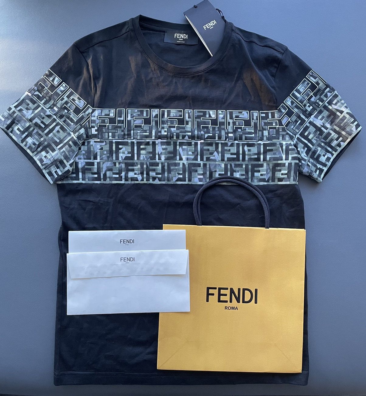 Fendi Brand New Super Runway Fendi FF Logo Celebrity Tee T-shirt Size US S / EU 44-46 / 1 - 17 Thumbnail