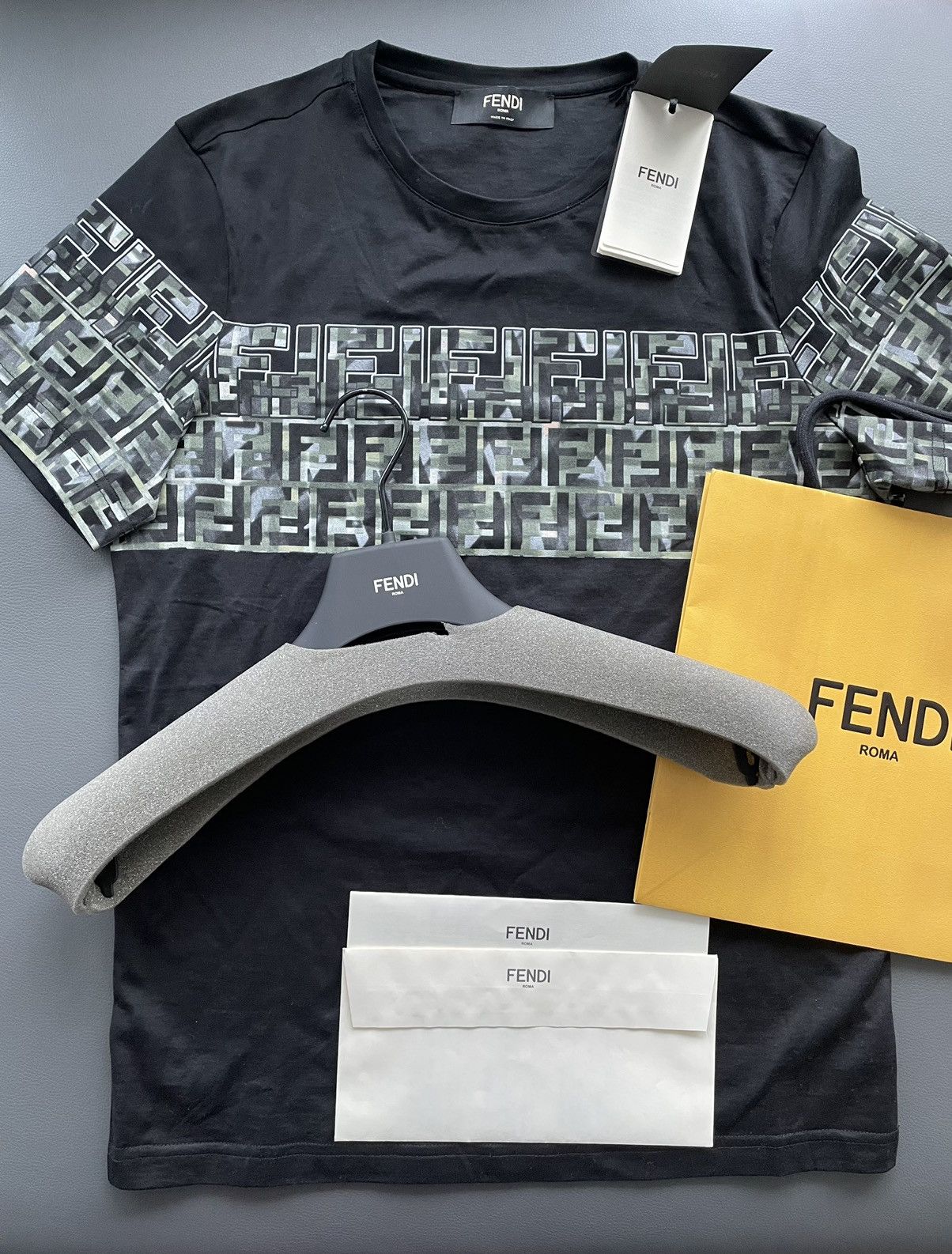 Fendi Brand New Super Runway Fendi FF Logo Celebrity Tee T-shirt Size US S / EU 44-46 / 1 - 5 Thumbnail