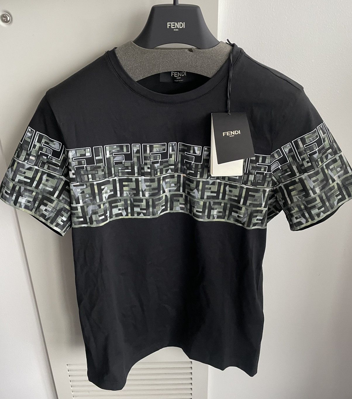 Fendi Brand New Super Runway Fendi FF Logo Celebrity Tee T-shirt Size US S / EU 44-46 / 1 - 21 Thumbnail