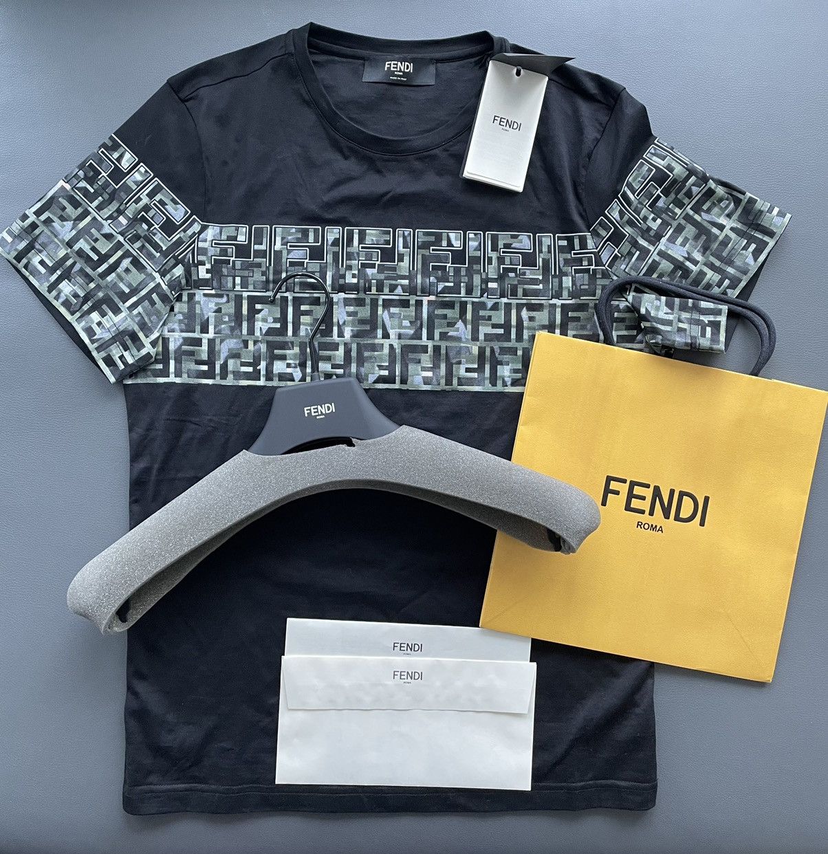 Fendi Brand New Super Runway Fendi FF Logo Celebrity Tee T-shirt Size US S / EU 44-46 / 1 - 2 Thumbnail