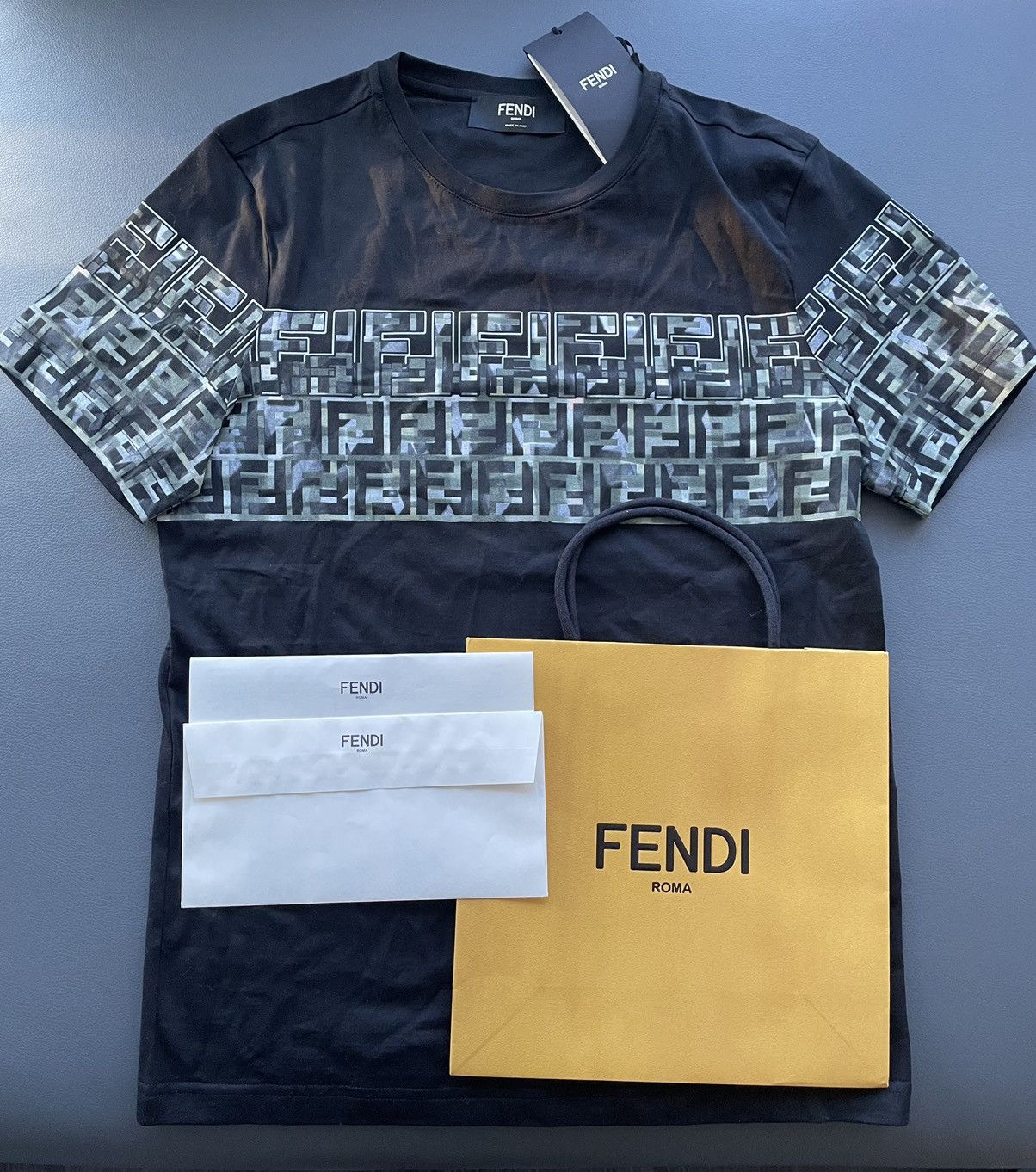 Fendi Brand New Super Runway Fendi FF Logo Celebrity Tee T-shirt Size US S / EU 44-46 / 1 - 19 Thumbnail