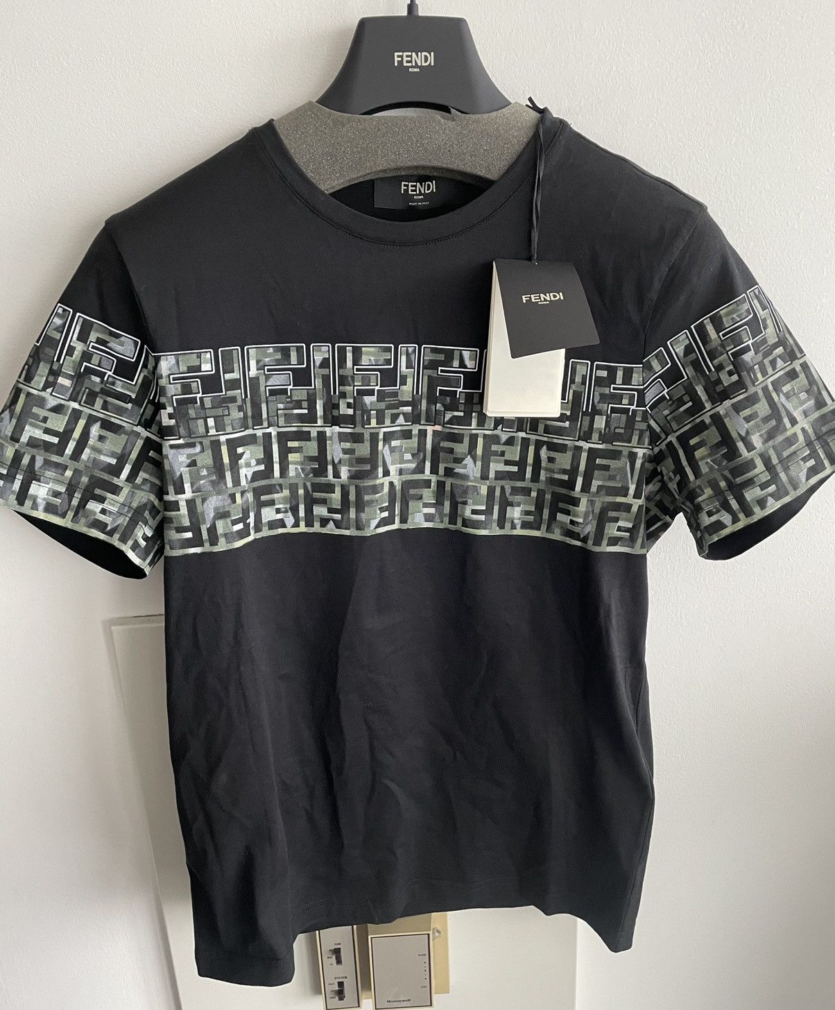 Fendi Brand New Super Runway Fendi FF Logo Celebrity Tee T-shirt Size US S / EU 44-46 / 1 - 20 Thumbnail