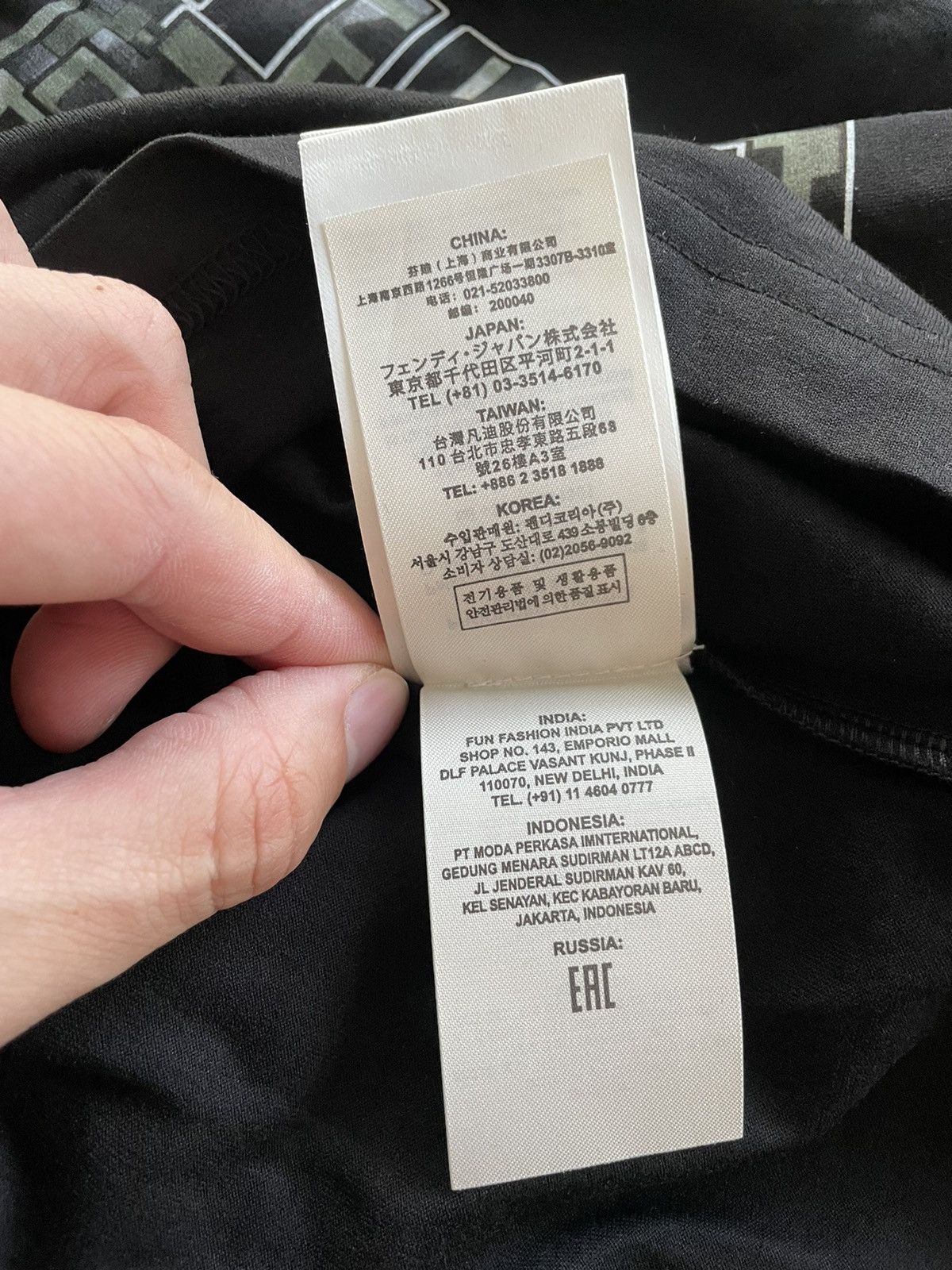 Fendi Brand New Super Runway Fendi FF Logo Celebrity Tee T-shirt Size US S / EU 44-46 / 1 - 14 Thumbnail