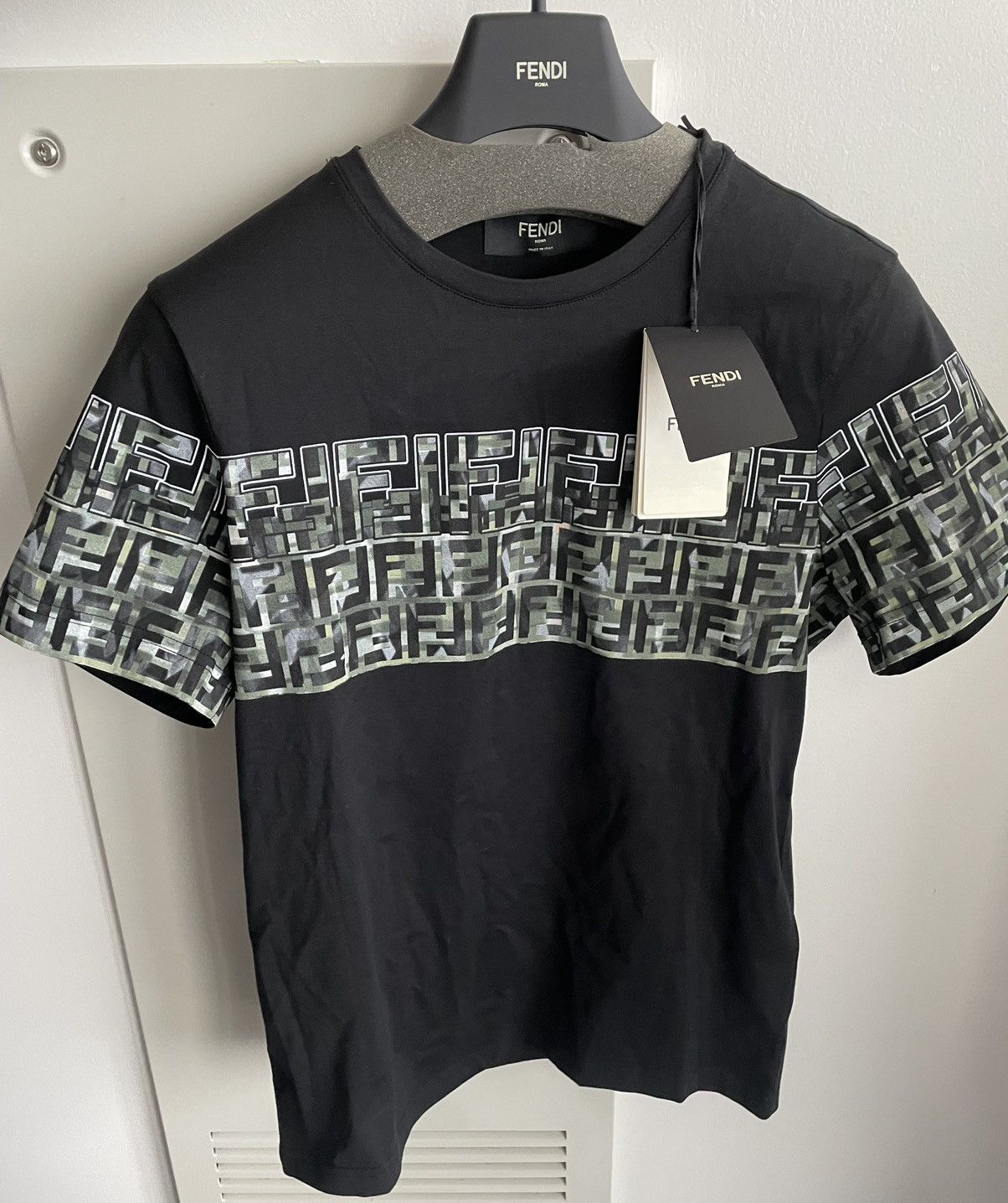 Fendi Brand New Super Runway Fendi FF Logo Celebrity Tee T-shirt Size US S / EU 44-46 / 1 - 23 Thumbnail