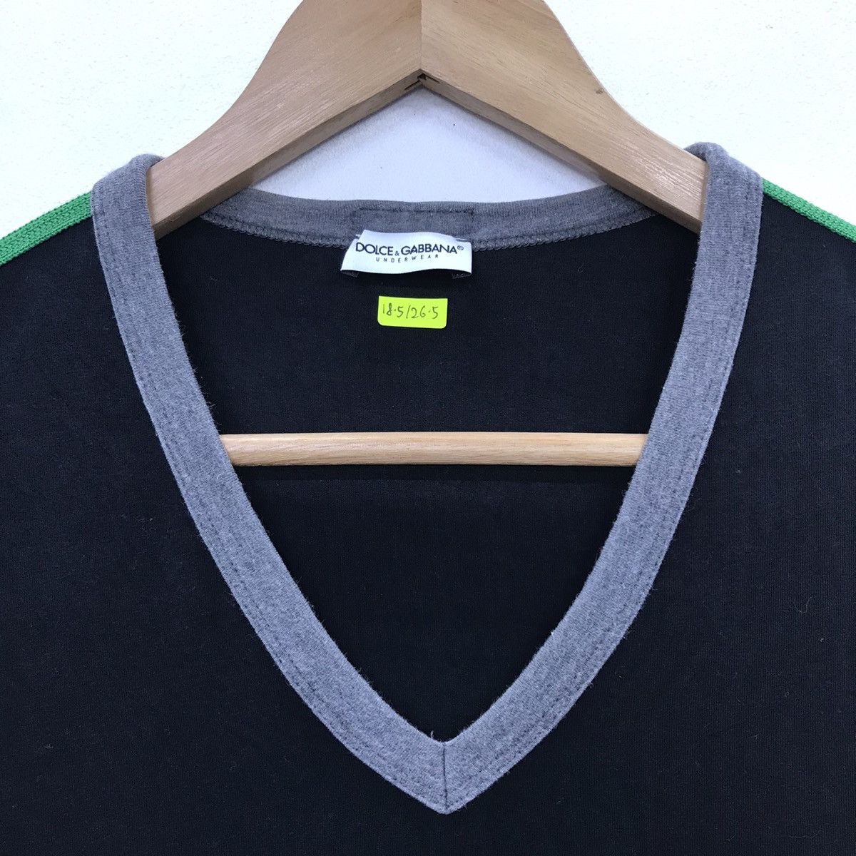 Dolce & Gabbana Dolce & Gabbana v neck T-shirt Size US S / EU 44-46 / 1 - 4 Thumbnail