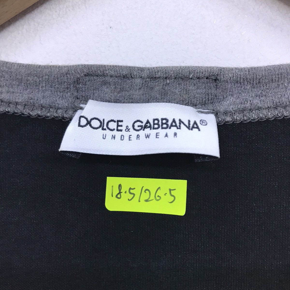 Dolce & Gabbana Dolce & Gabbana v neck T-shirt Size US S / EU 44-46 / 1 - 5 Thumbnail