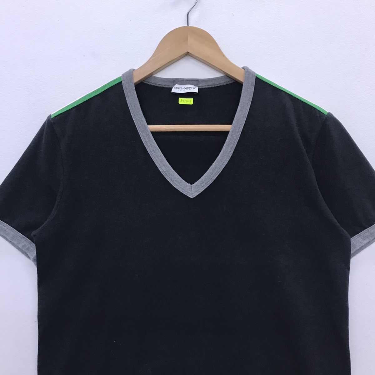 Dolce & Gabbana Dolce & Gabbana v neck T-shirt Size US S / EU 44-46 / 1 - 3 Thumbnail