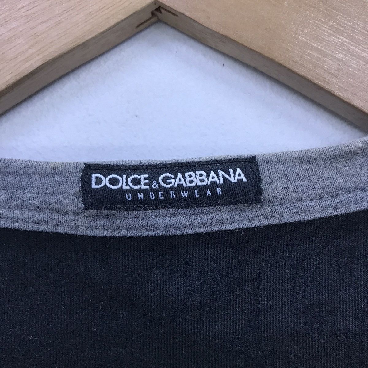 Dolce & Gabbana Dolce & Gabbana v neck T-shirt Size US S / EU 44-46 / 1 - 13 Thumbnail