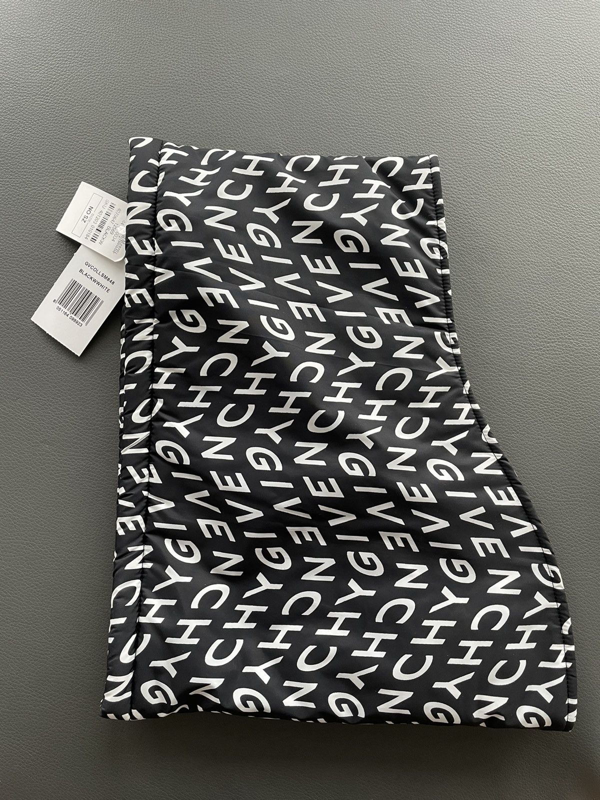 Givenchy Rare Brand New Limited Edition Runway Logo Neck Warmer Scarf Size ONE SIZE - 7 Thumbnail
