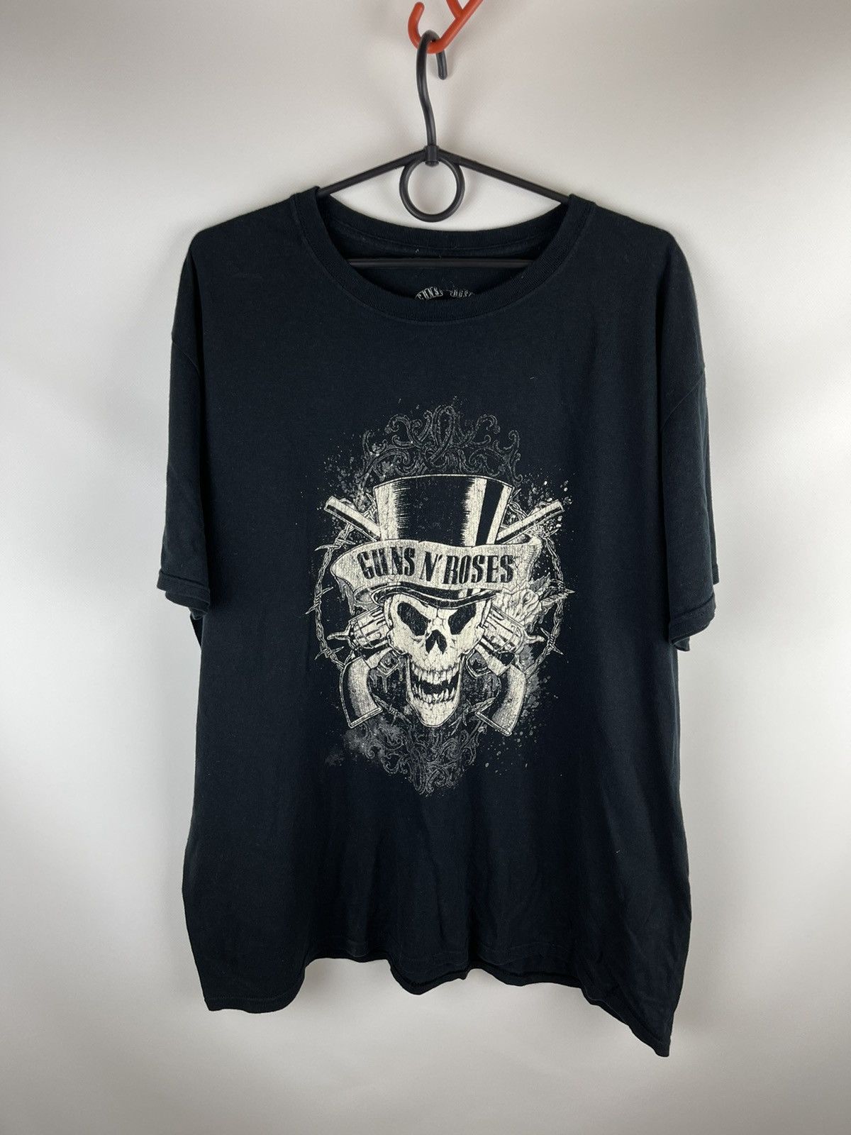 Band Tees Vintage Guns n roses 2015 official band tee shirt Size US XL / EU 56 / 4 - 1 Thumbnail