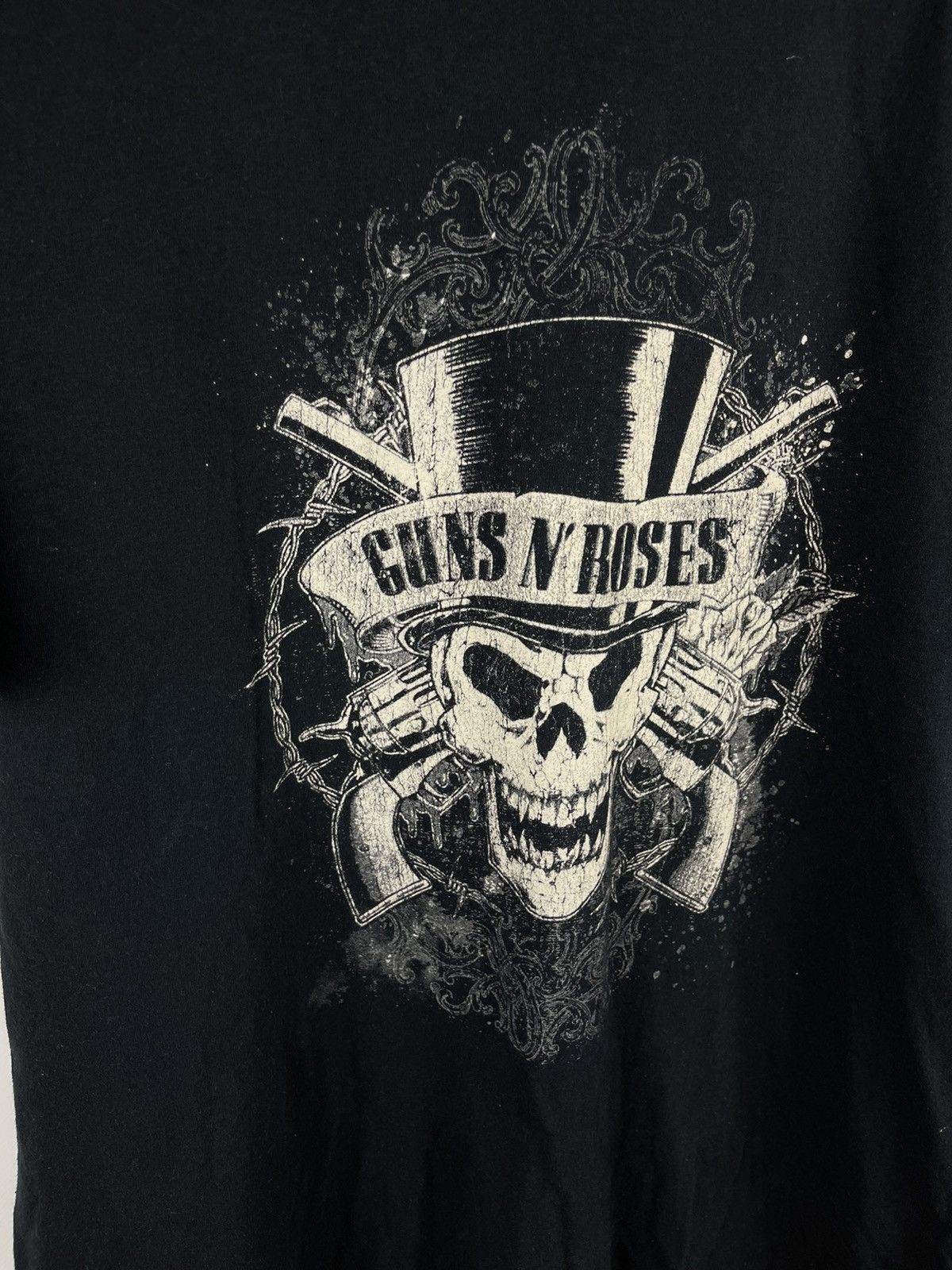 Band Tees Vintage Guns n roses 2015 official band tee shirt Size US XL / EU 56 / 4 - 2 Thumbnail